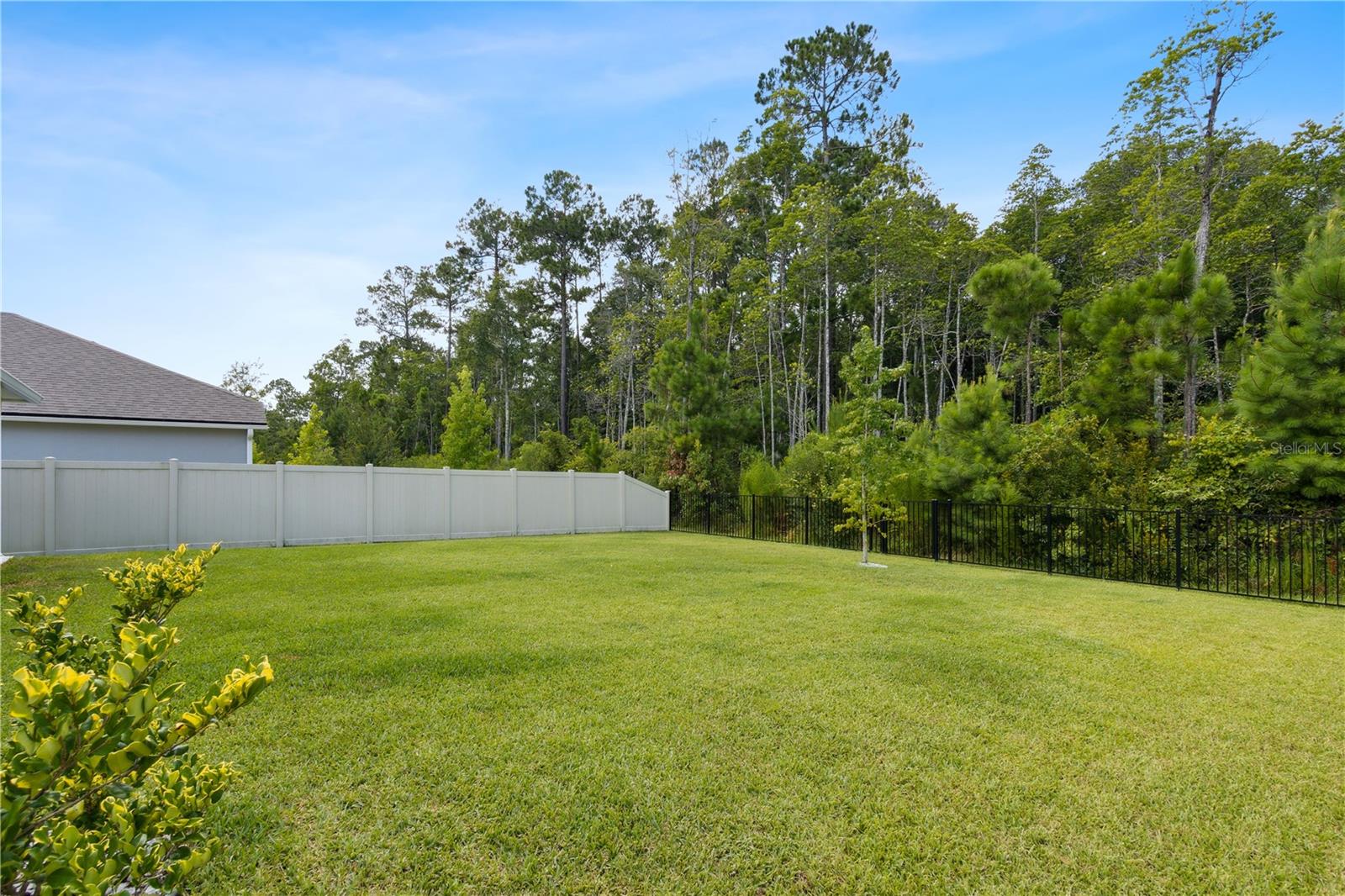 Image 32 of 45 For 65688 Edgewater Drive