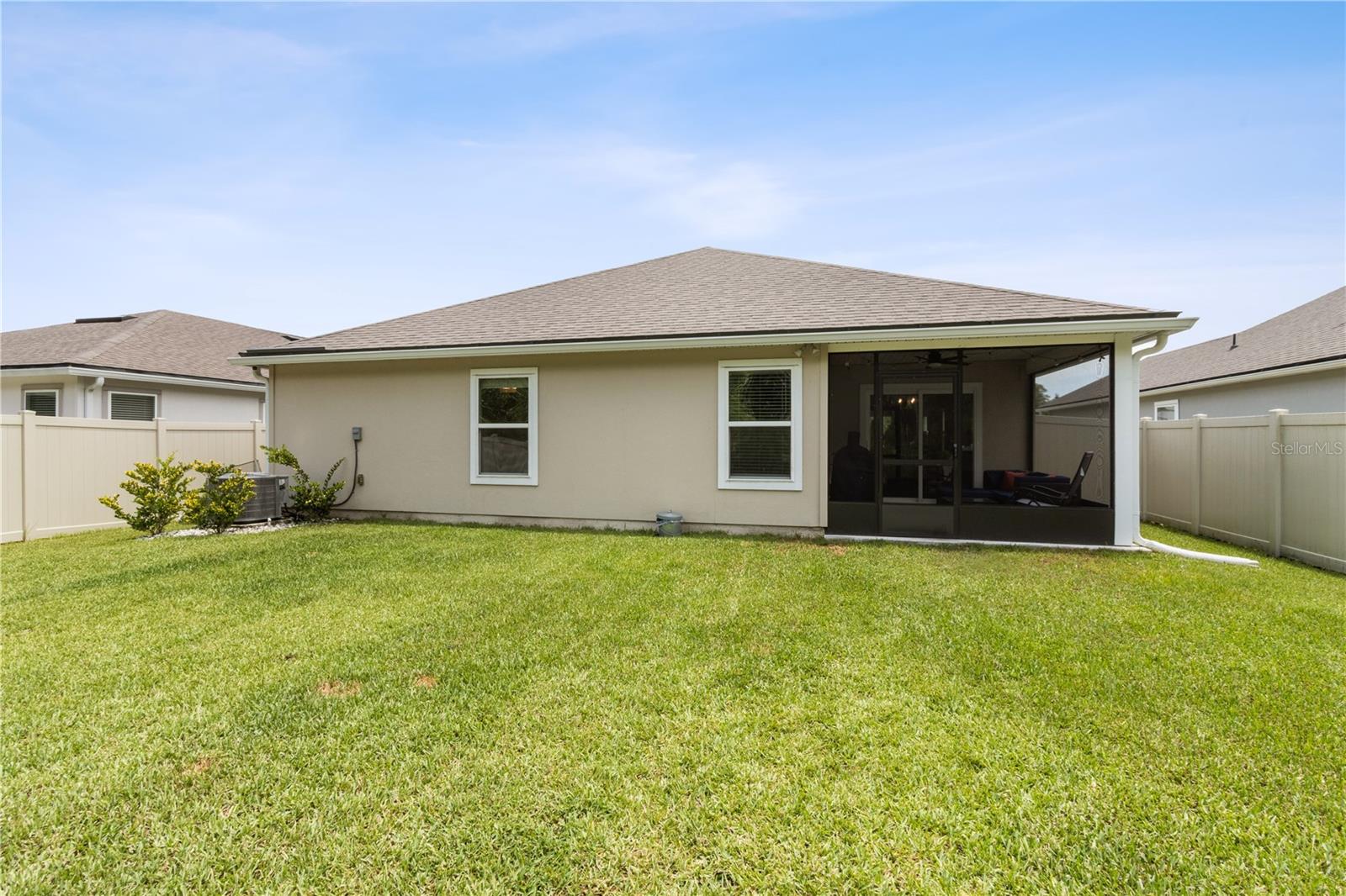 Image 34 of 45 For 65688 Edgewater Drive