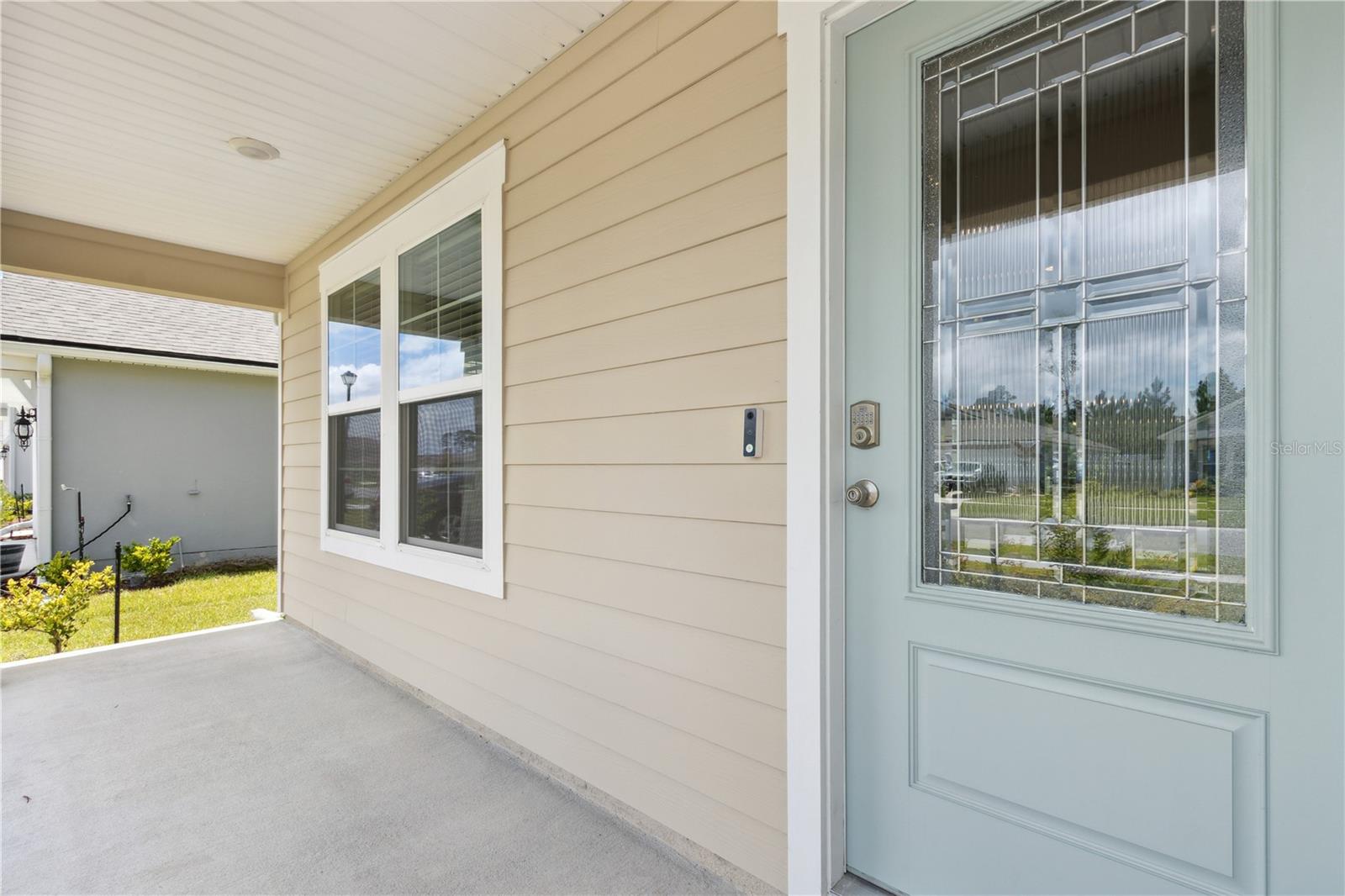 Image 5 of 45 For 65688 Edgewater Drive