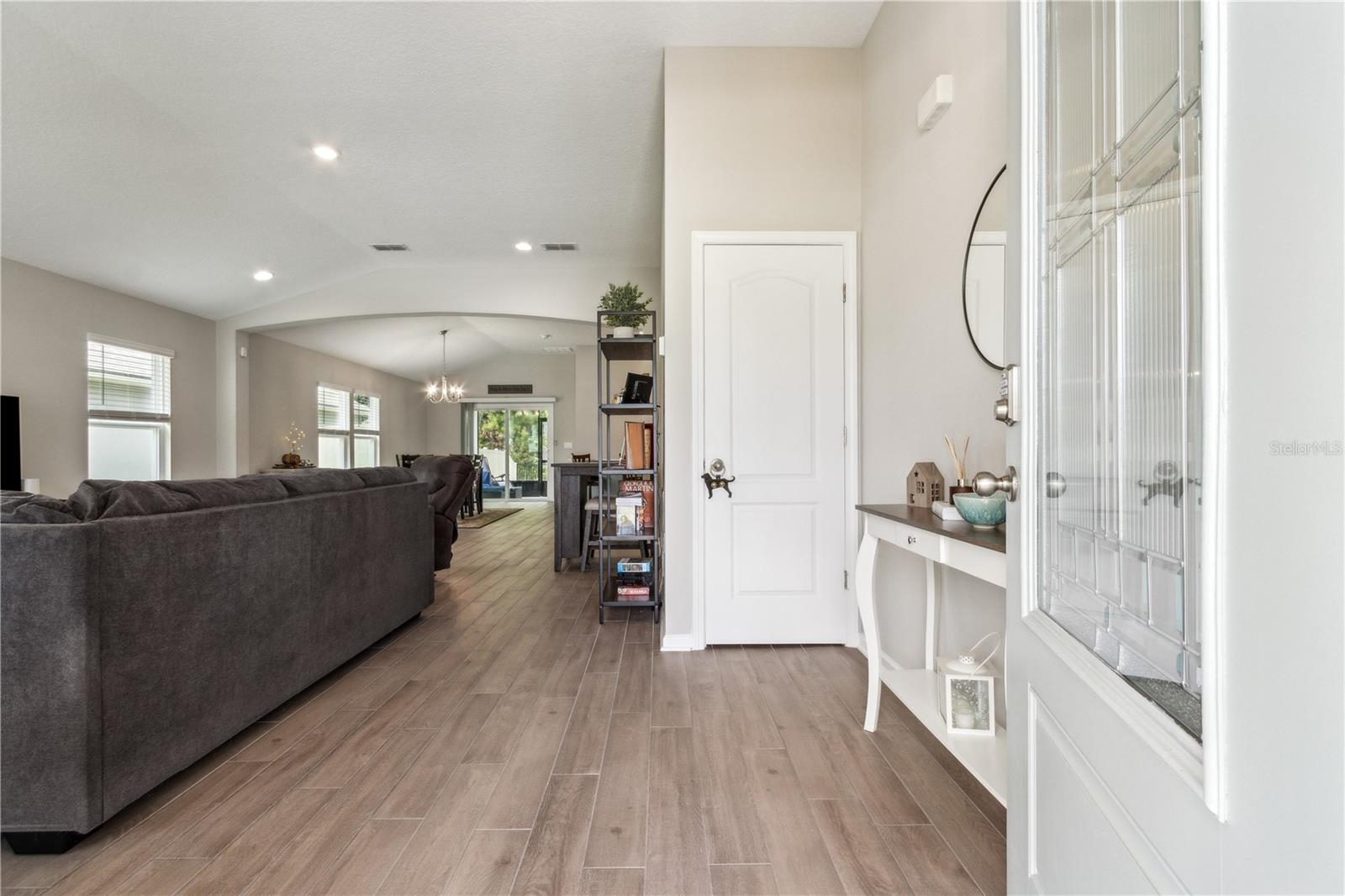 Image 6 of 45 For 65688 Edgewater Drive