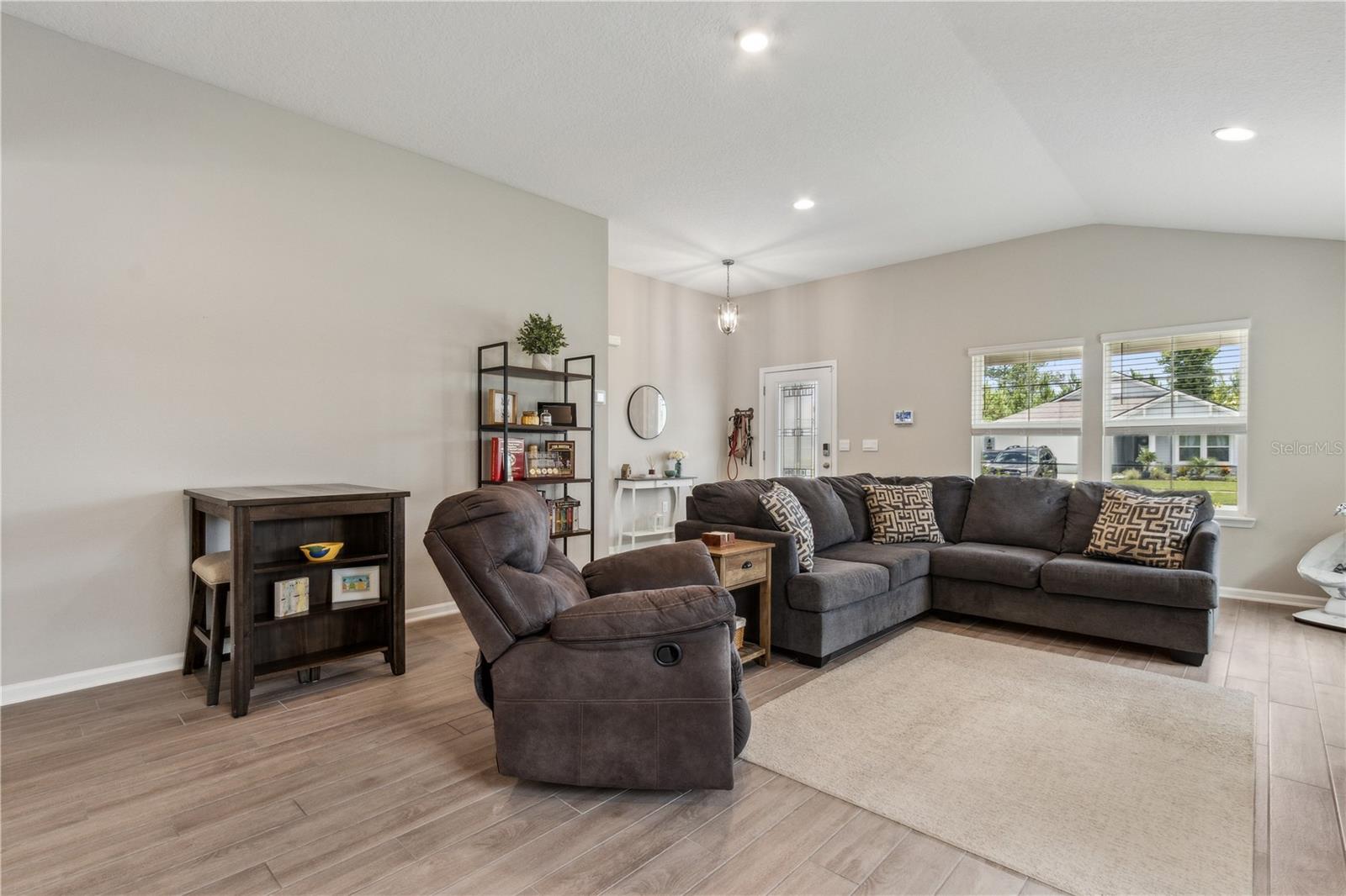 Image 9 of 45 For 65688 Edgewater Drive