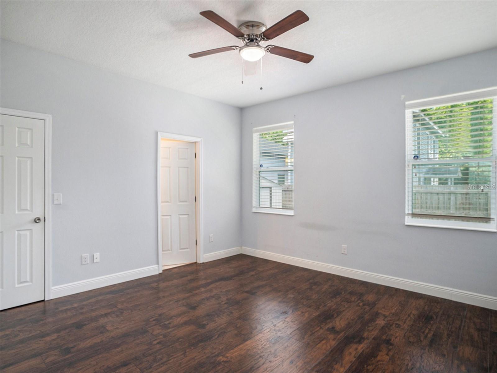 Image 11 of 21 For 916 North Bay Street