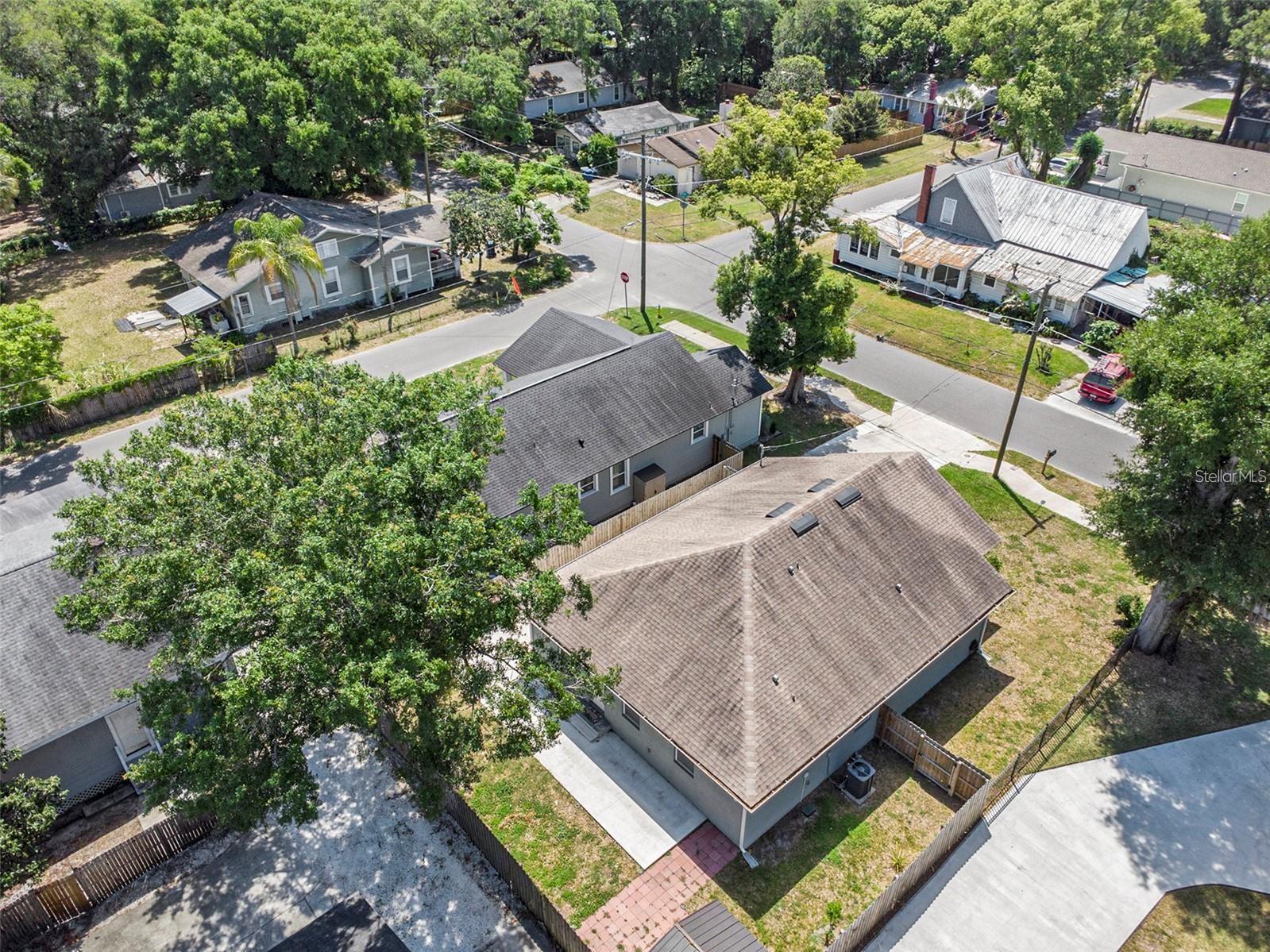 Image 18 of 21 For 916 North Bay Street