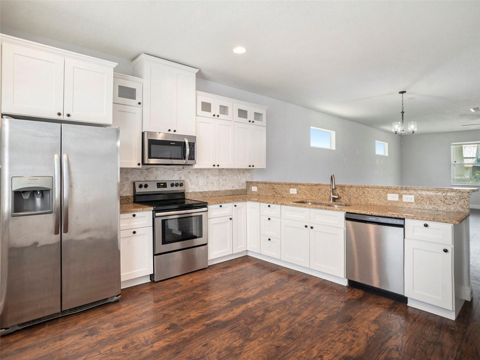 Image 3 of 21 For 916 North Bay Street