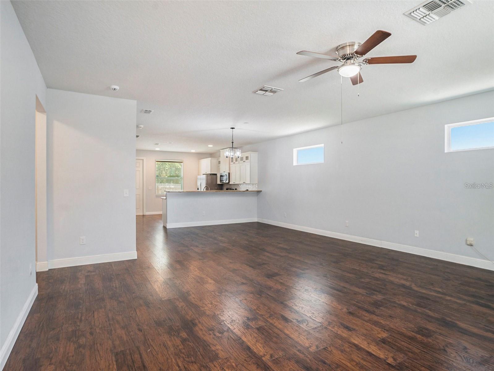 Image 7 of 21 For 916 North Bay Street