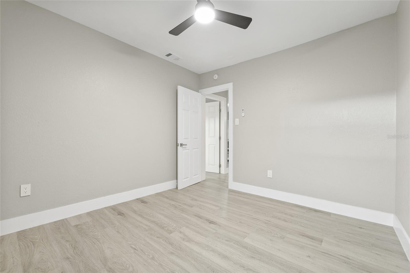 Image 23 of 33 For 4010 La Salle Street
