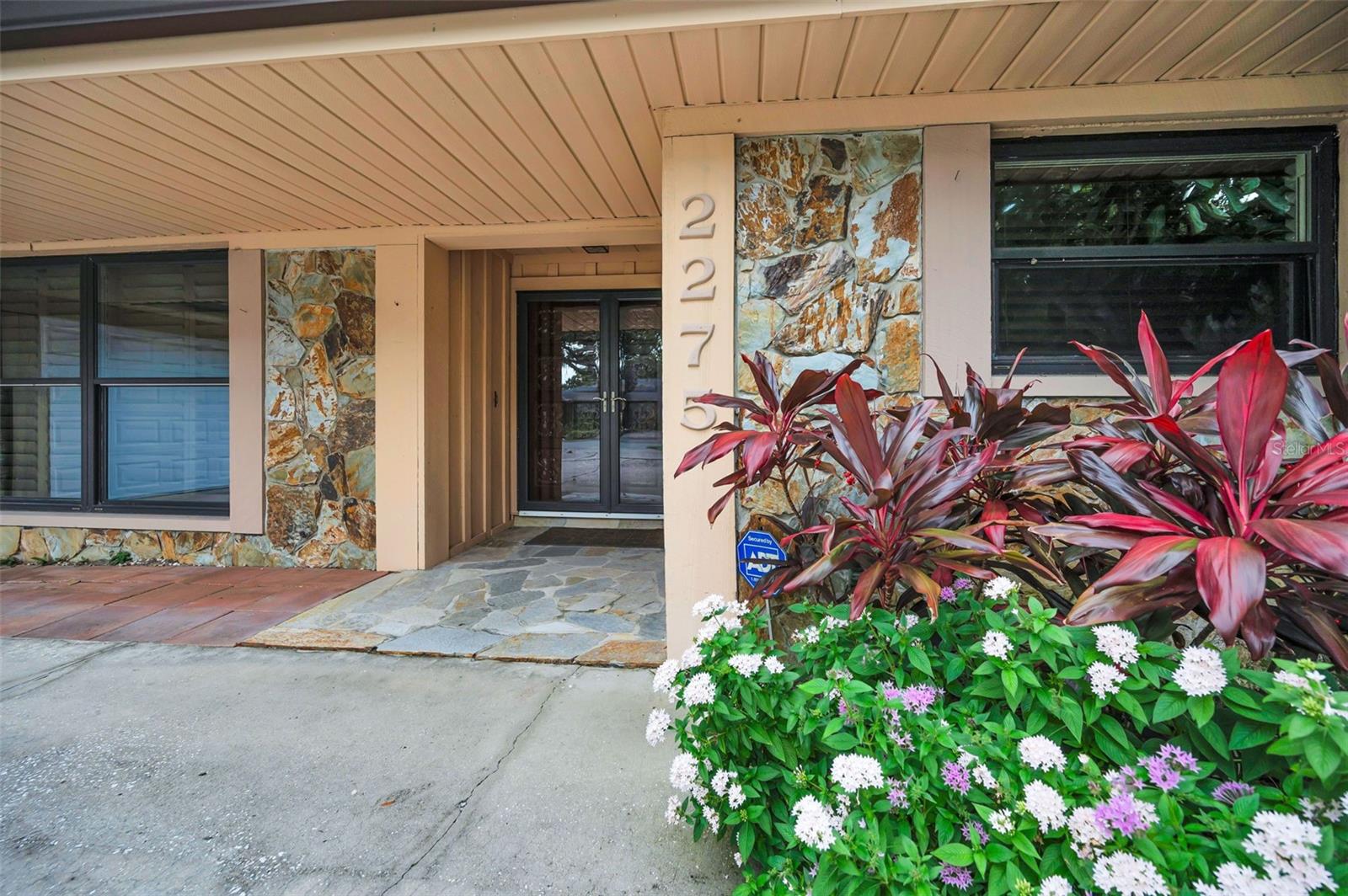 Image 5 of 67 For 2275 Willowbrook Drive