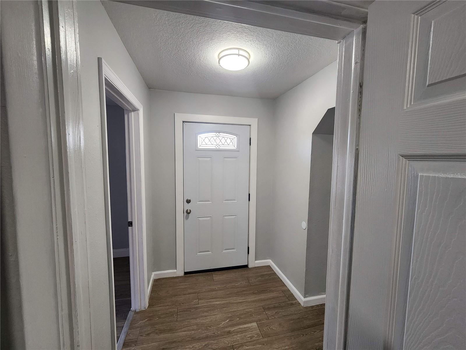 Image 12 of 25 For 102 Inwood Circle