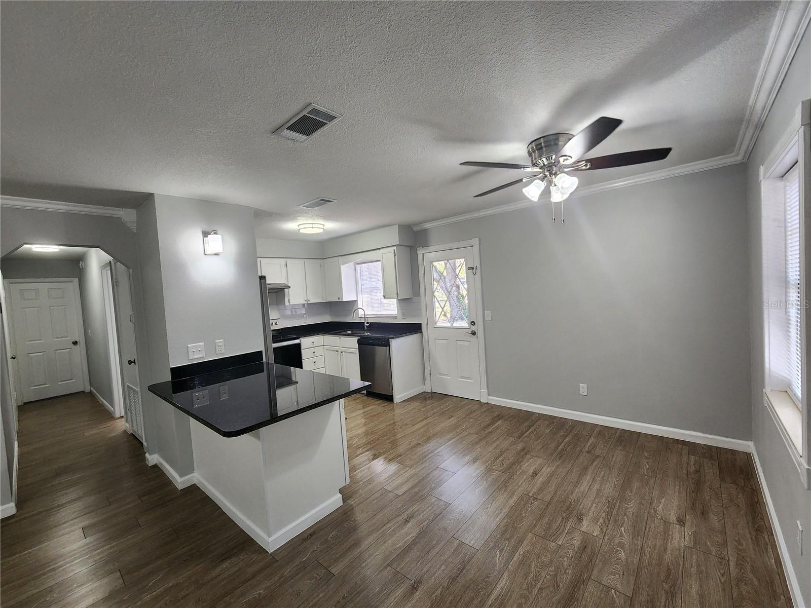 Image 16 of 25 For 102 Inwood Circle