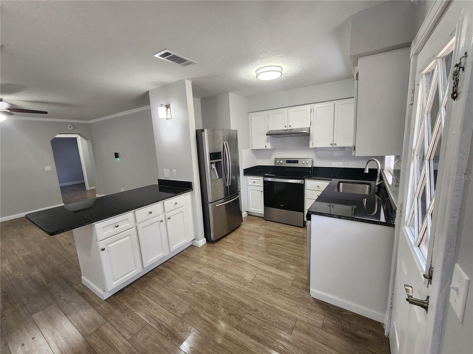 Image 18 of 25 For 102 Inwood Circle