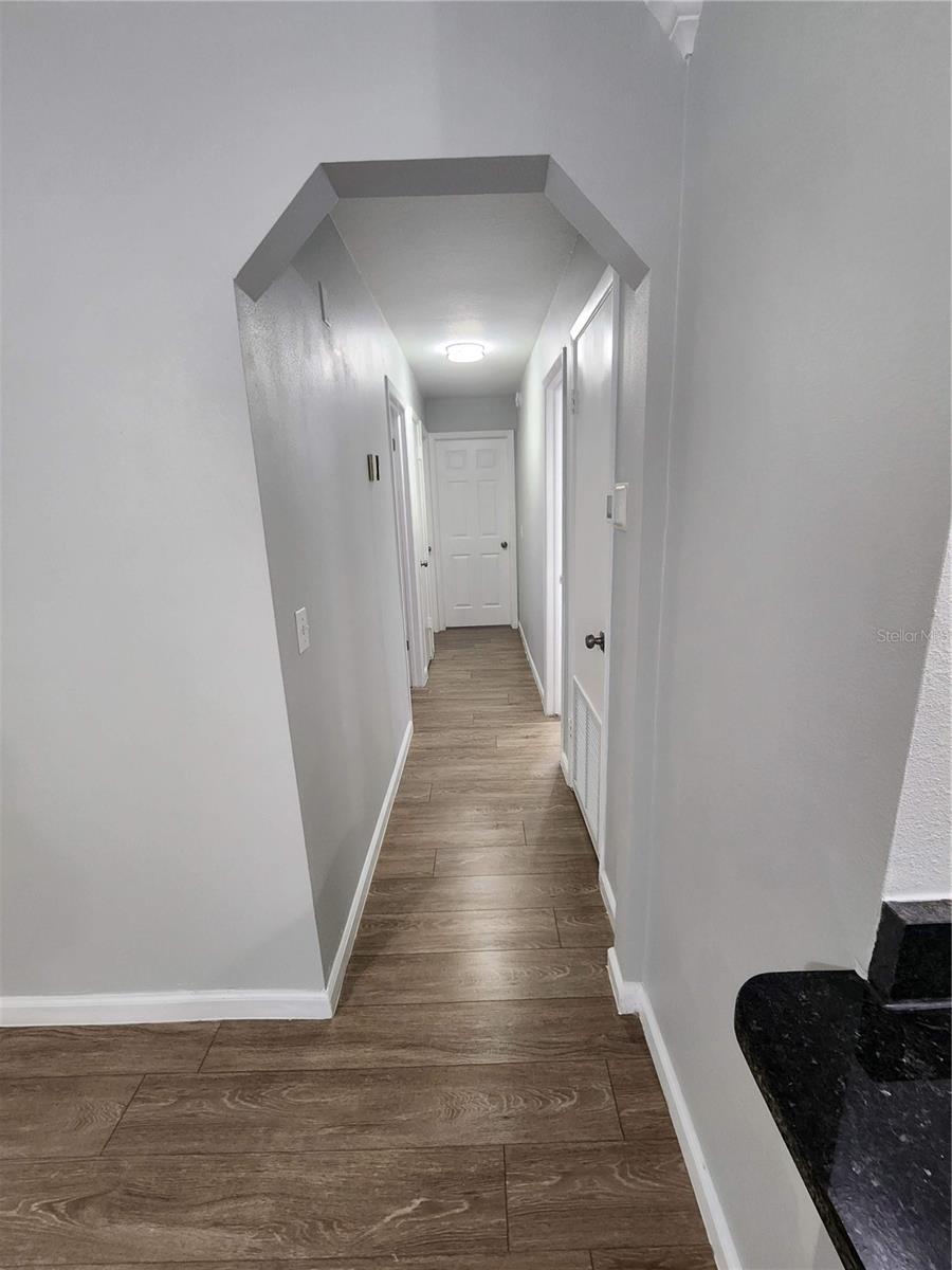 Image 19 of 25 For 102 Inwood Circle