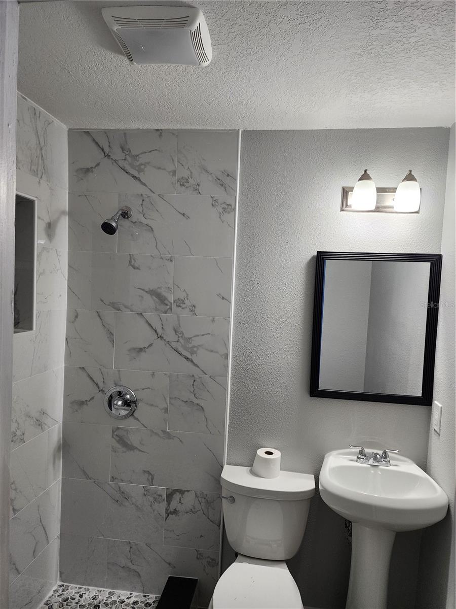 Image 4 of 5 For 102 Inwood Circle