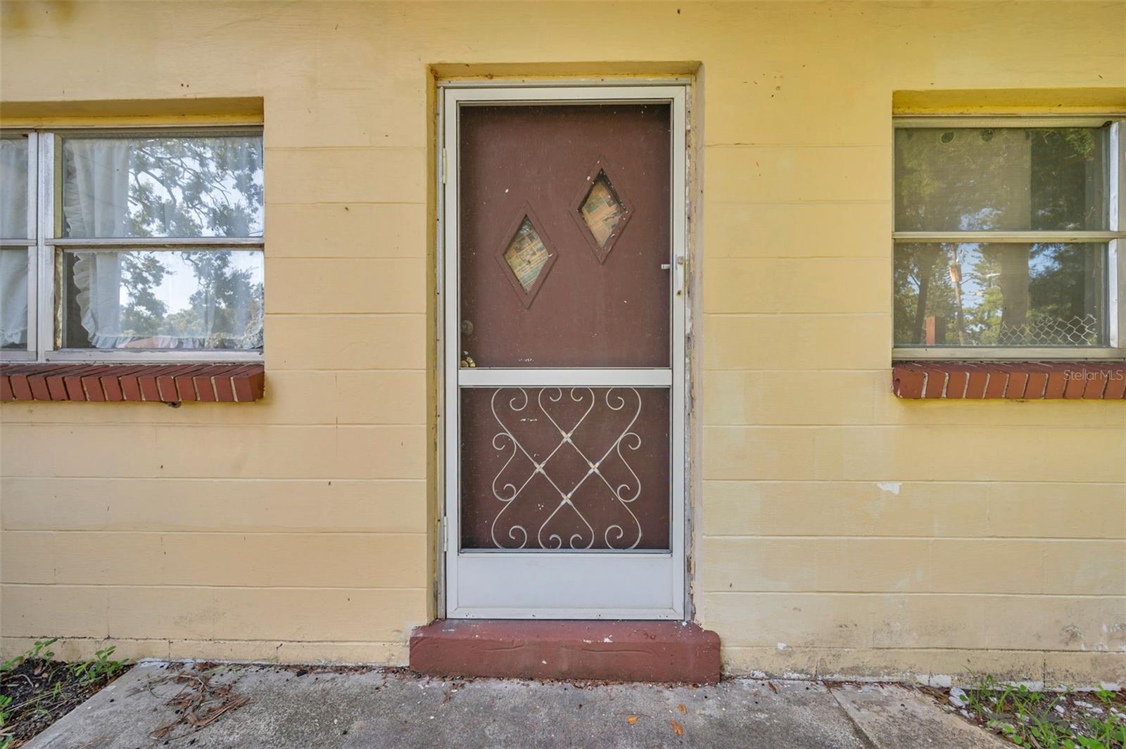 Image 7 of 36 For 7180 50th Avenue N