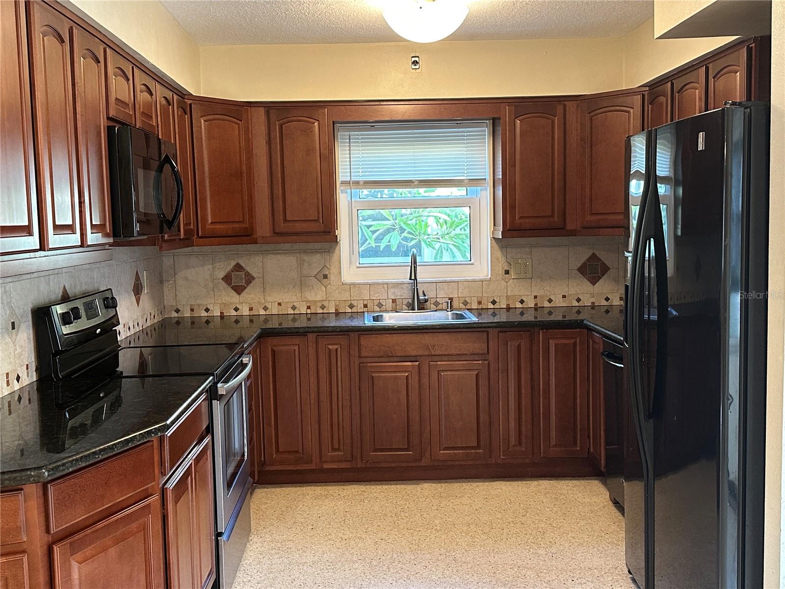 Image 5 of 16 For 5327 19th Avenue N