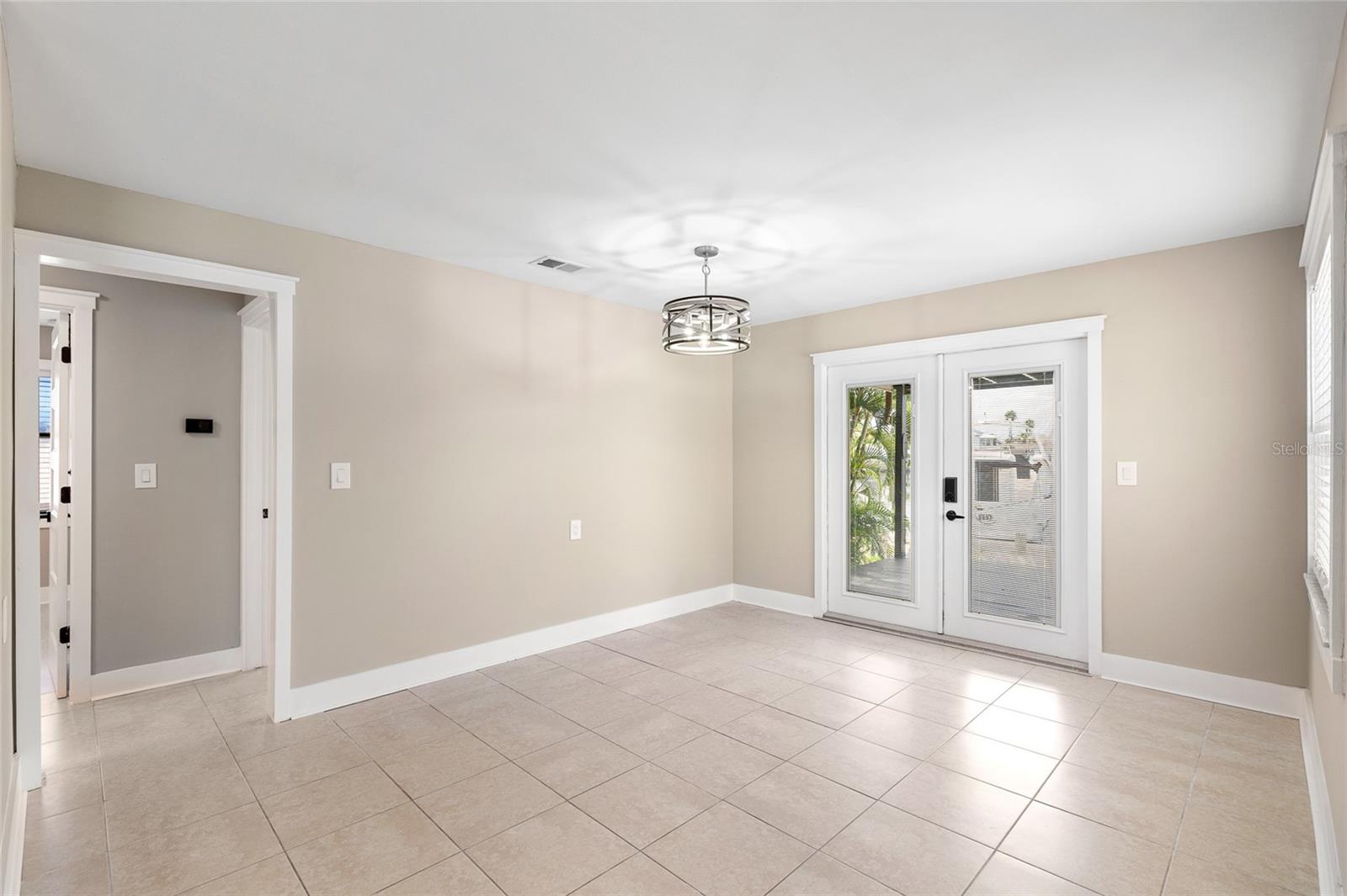 Image 12 of 40 For 231 Madeira Avenue