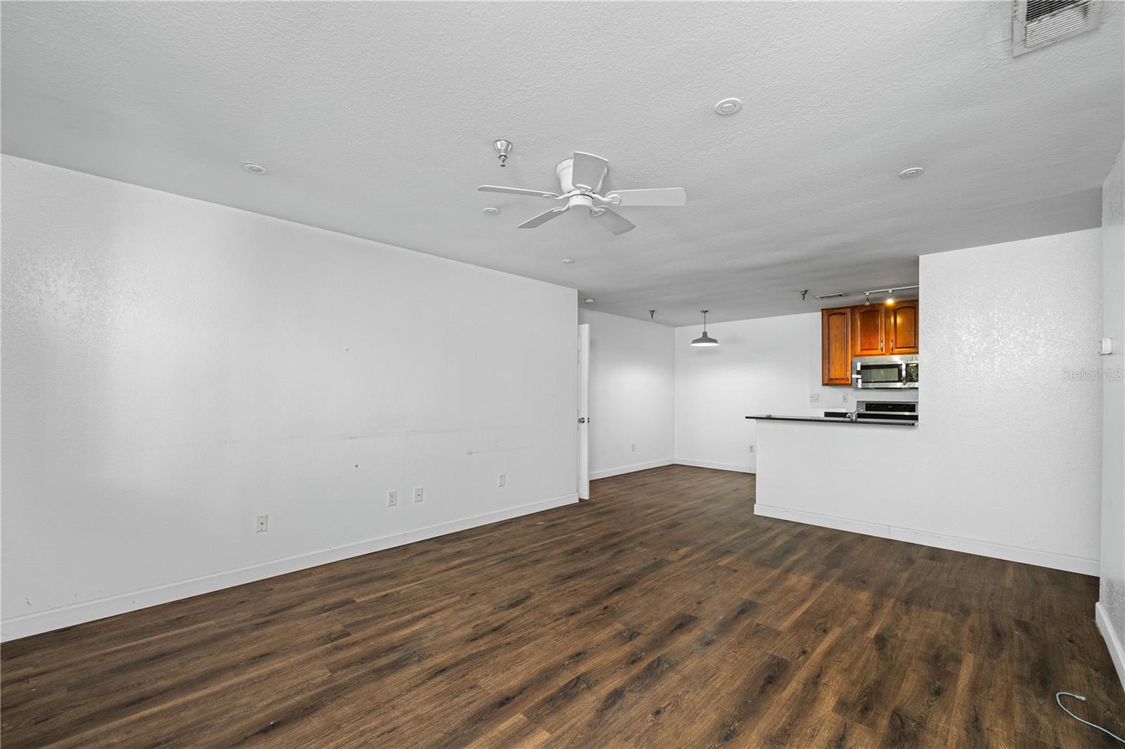 Image 5 of 25 For 10263 Gandy Boulevard N 2405