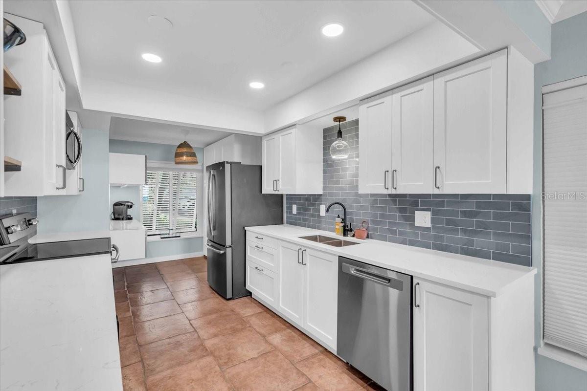 Image 4 of 33 For 7300 Sunshine Skyway Lane S 107