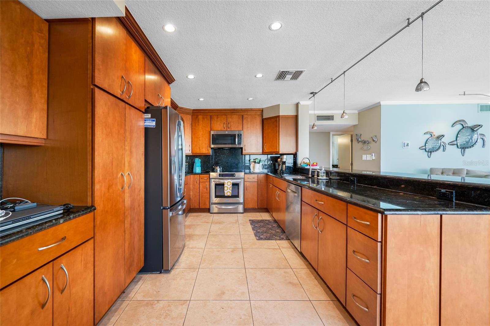Image 13 of 47 For 7600 Bayshore Drive 703a