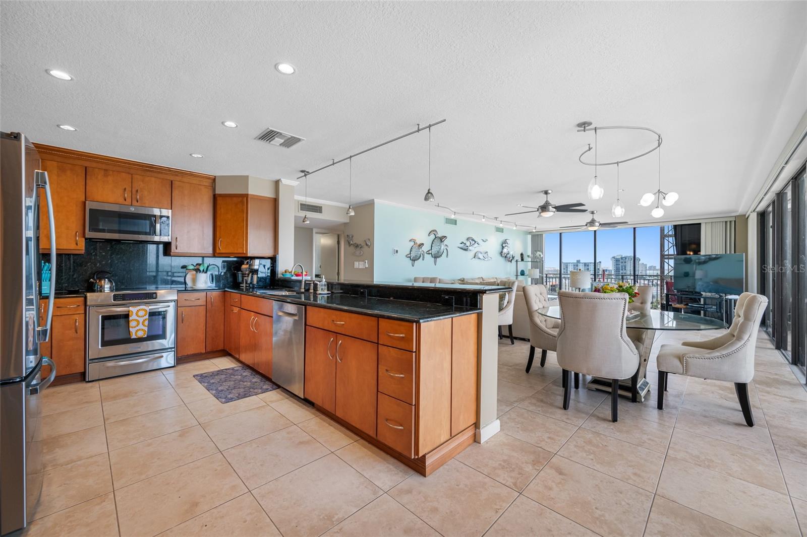 Image 16 of 47 For 7600 Bayshore Drive 703a