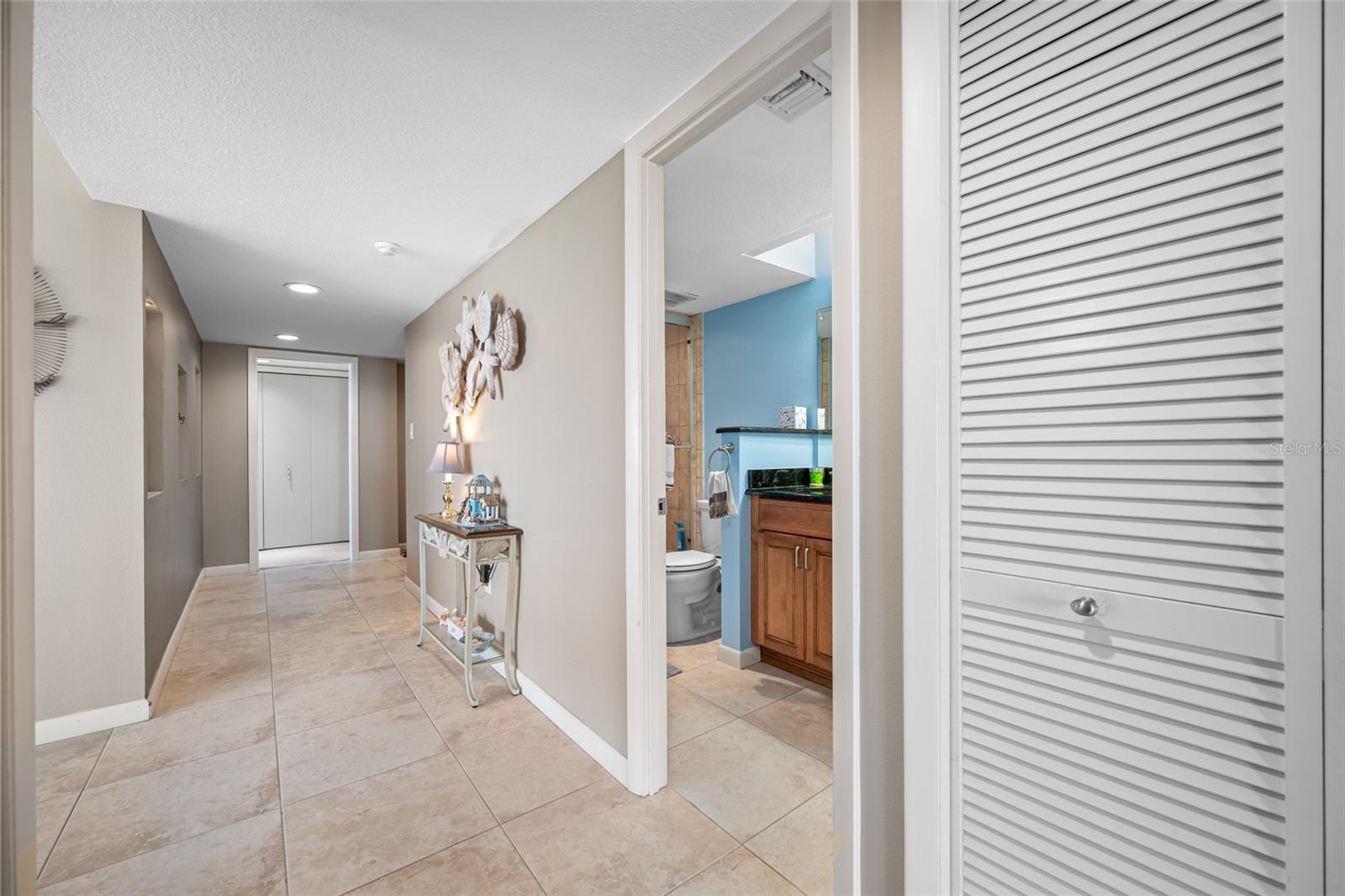Image 23 of 47 For 7600 Bayshore Drive 703a