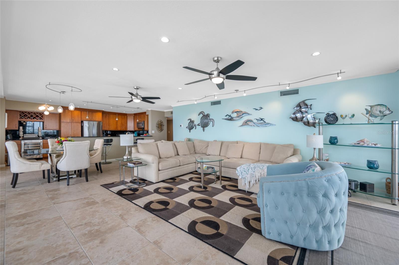 Image 9 of 47 For 7600 Bayshore Drive 703a