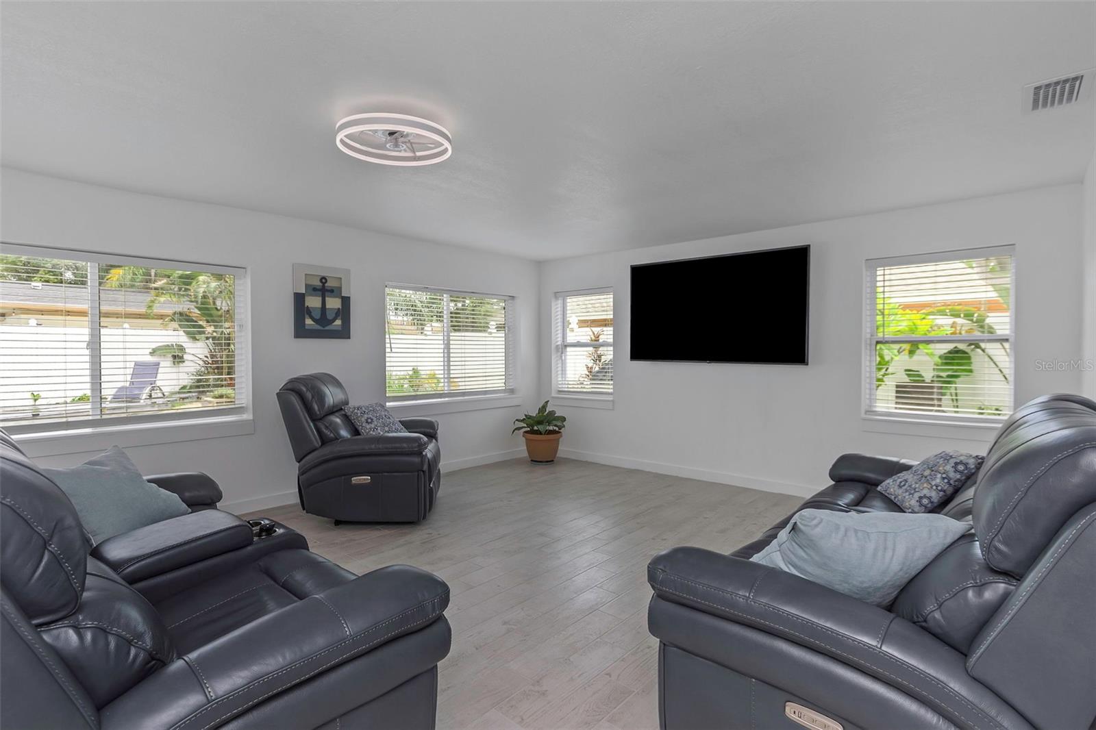 Image 7 of 24 For 1808 Mapleleaf Boulevard