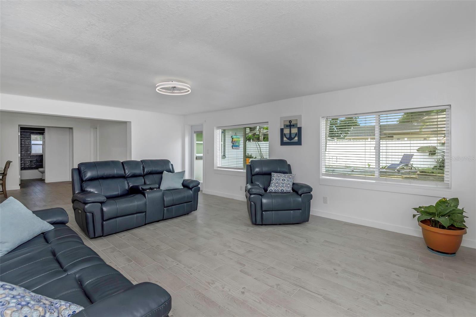 Image 8 of 24 For 1808 Mapleleaf Boulevard