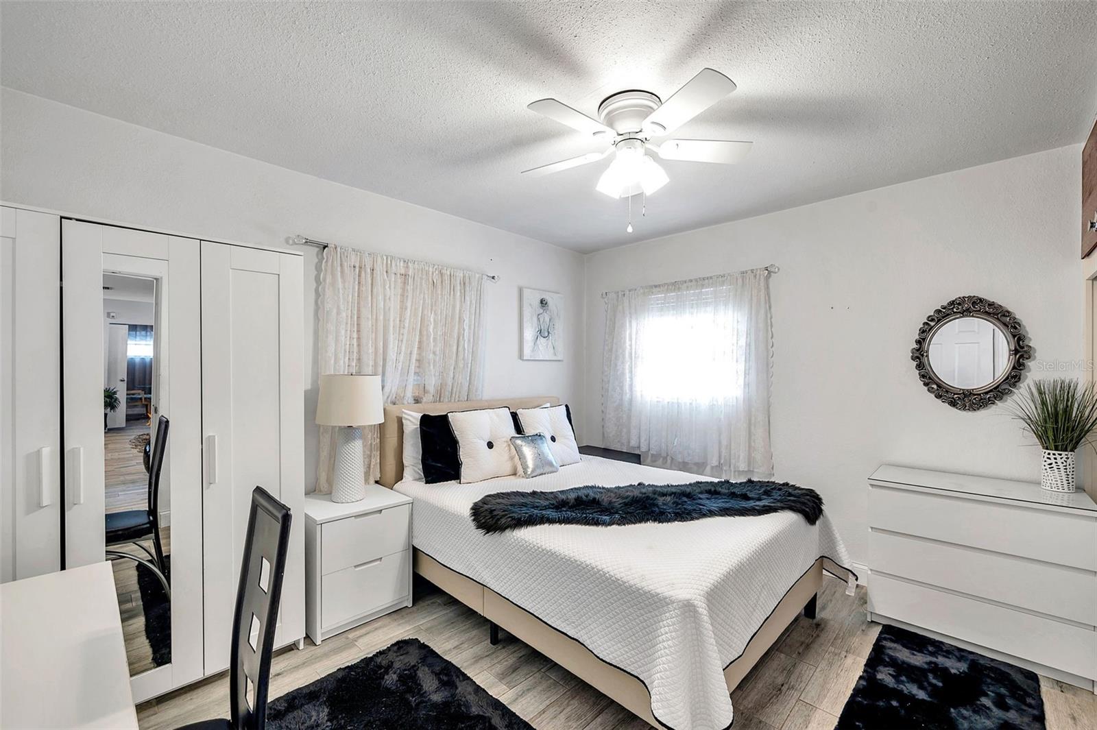 Image 17 of 35 For 4518 15th Avenue N