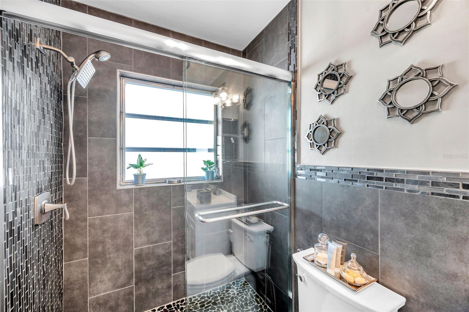 Image 21 of 35 For 4518 15th Avenue N