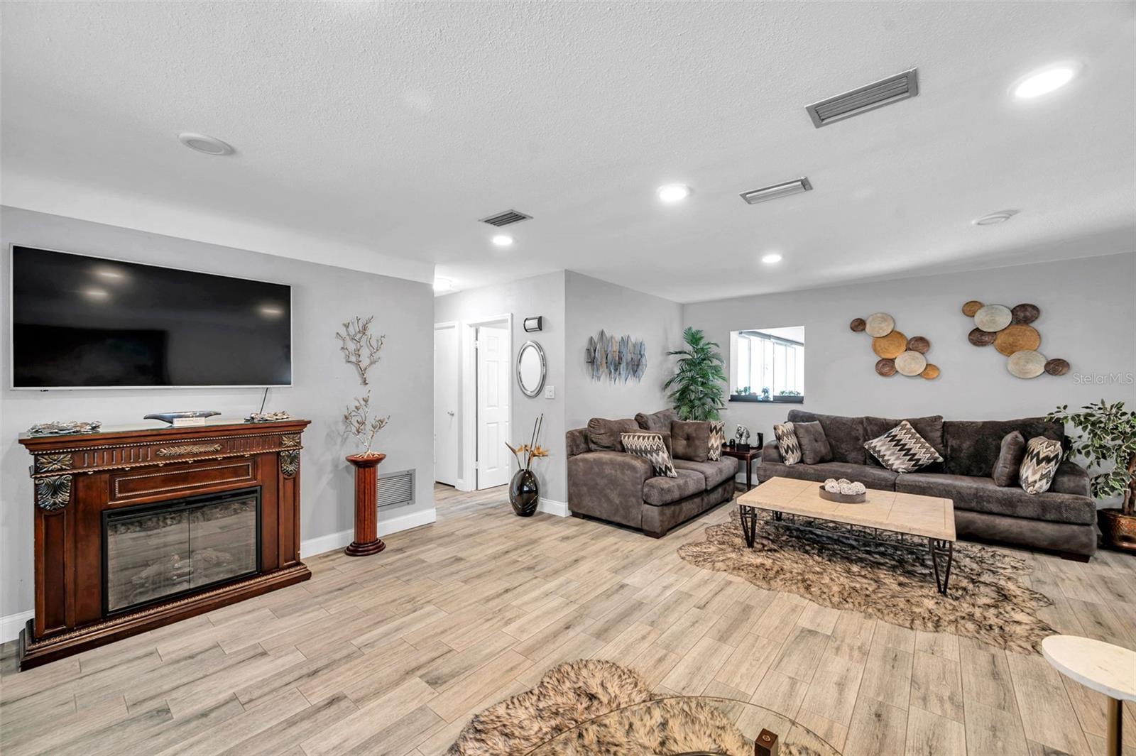 Image 6 of 35 For 4518 15th Avenue N