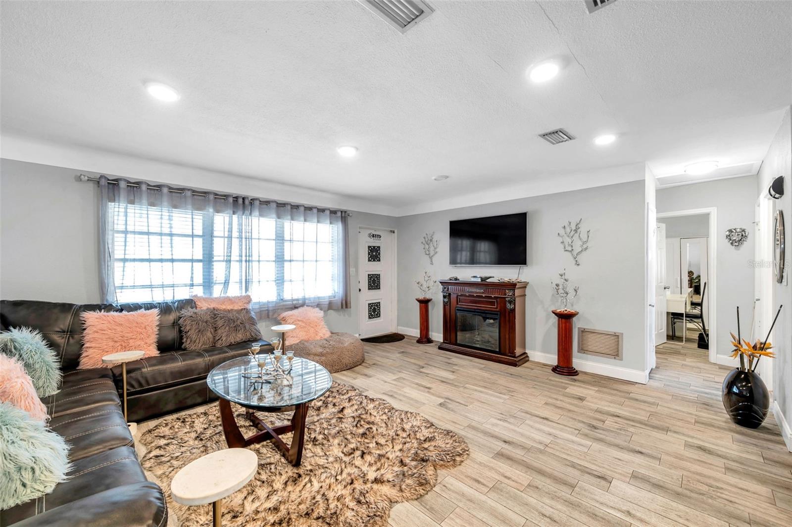 Image 8 of 35 For 4518 15th Avenue N