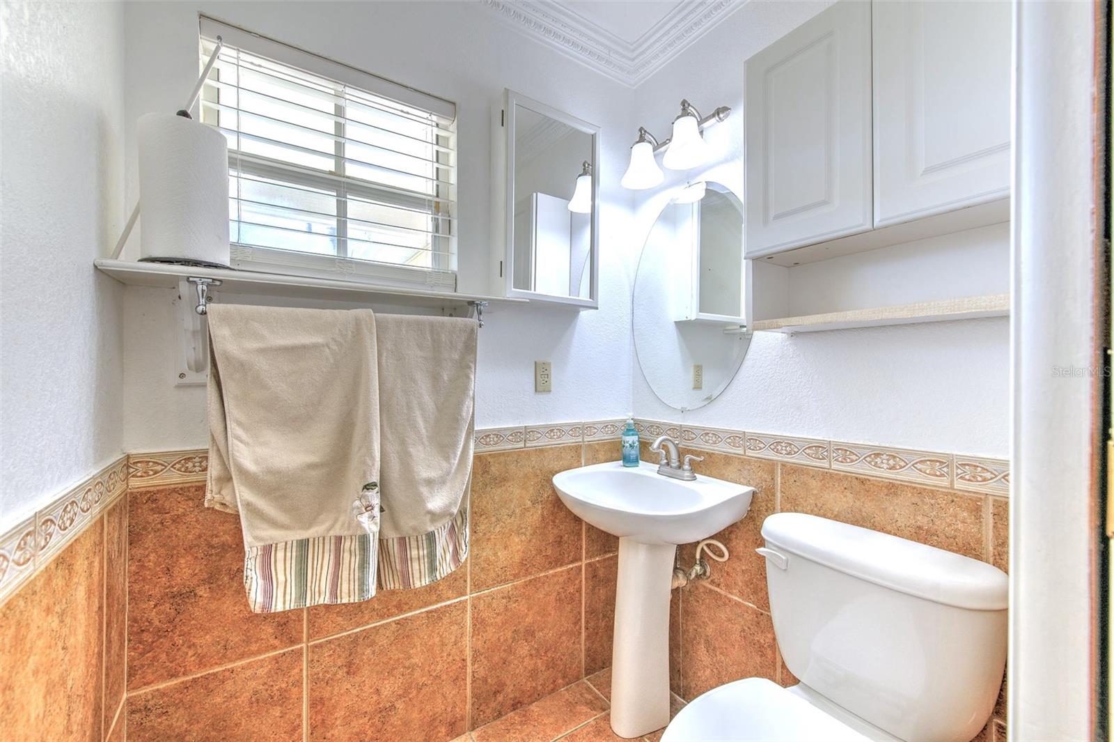 Image 18 of 51 For 3125 12th Avenue E