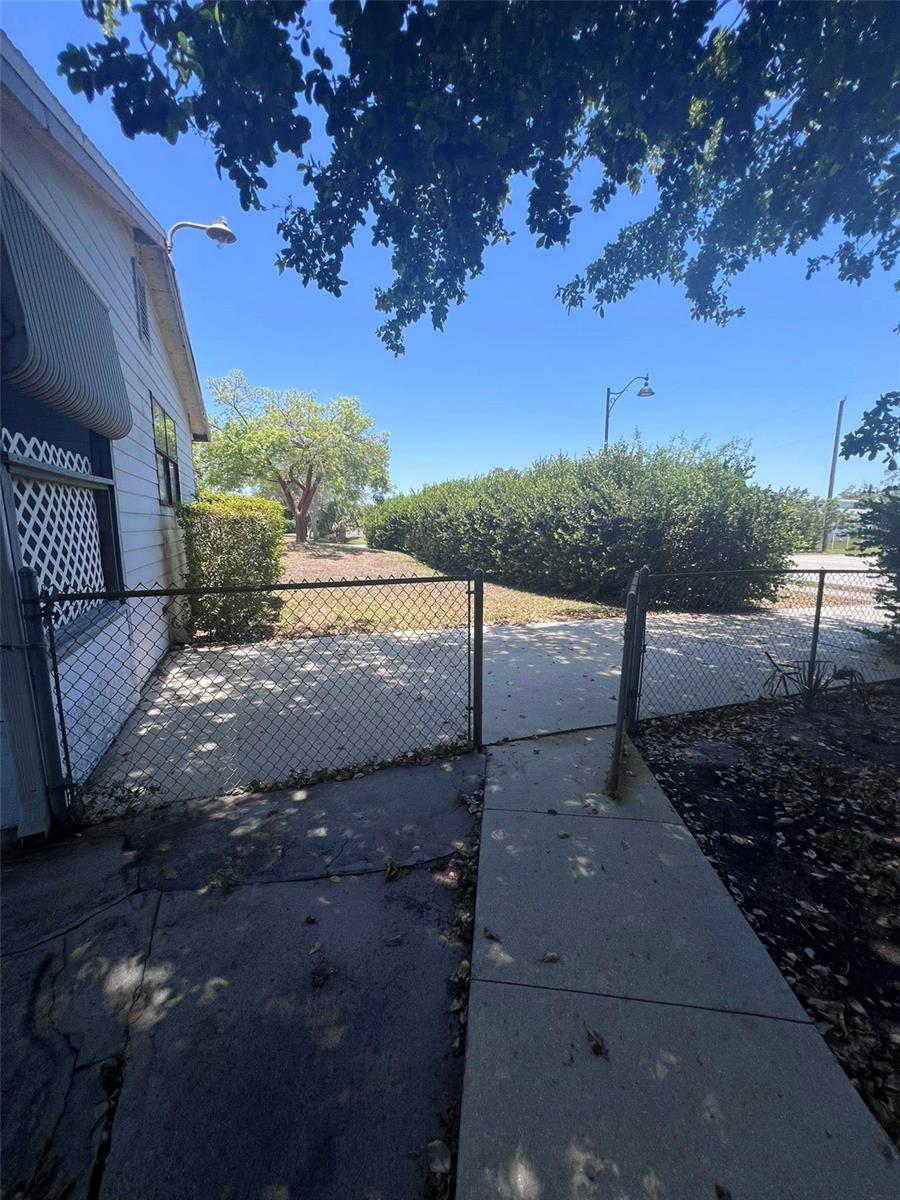 Image 20 of 24 For 425 Southwest Boulevard