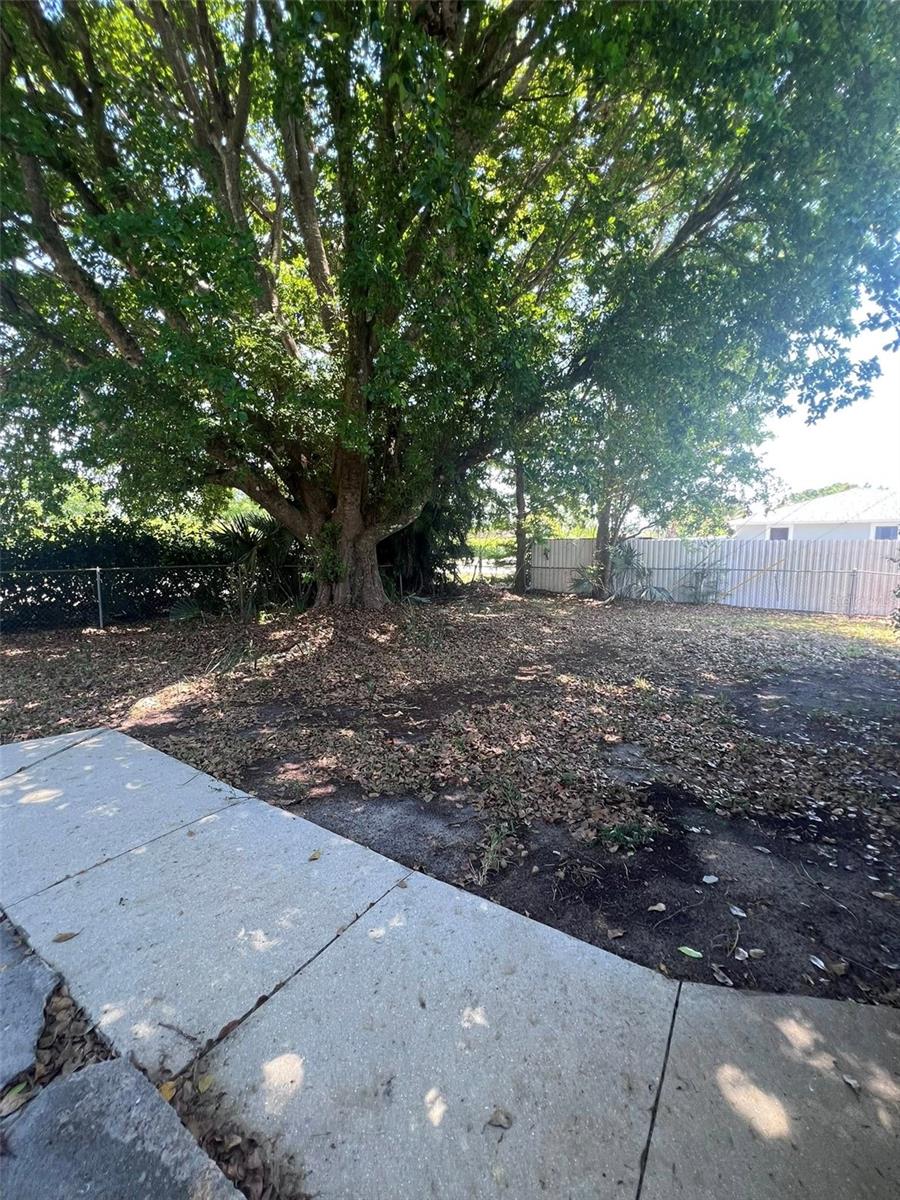 Image 23 of 24 For 425 Southwest Boulevard