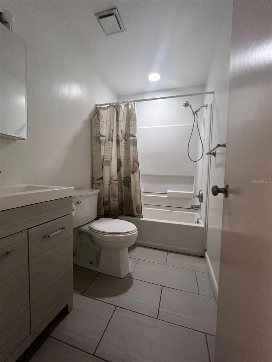 Image 4 of 24 For 425 Southwest Boulevard
