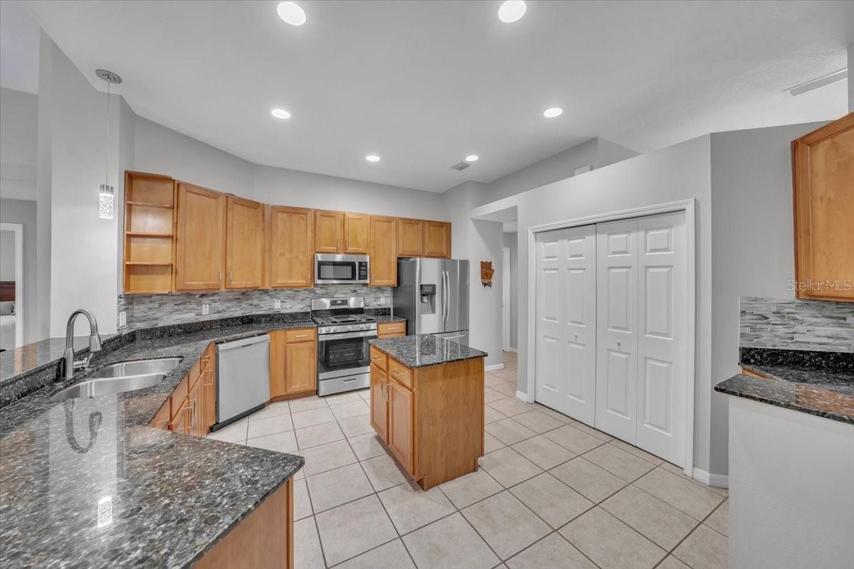 Image 6 of 29 For 5803 Tanagerside Road