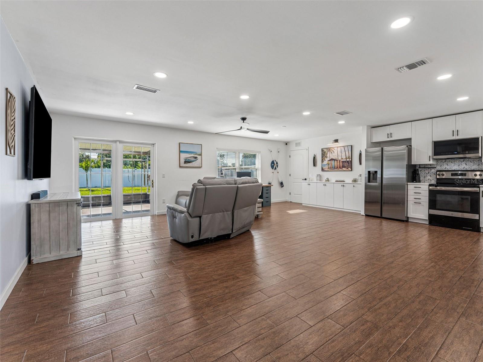 Image 11 of 37 For 9951 53rd Lane N