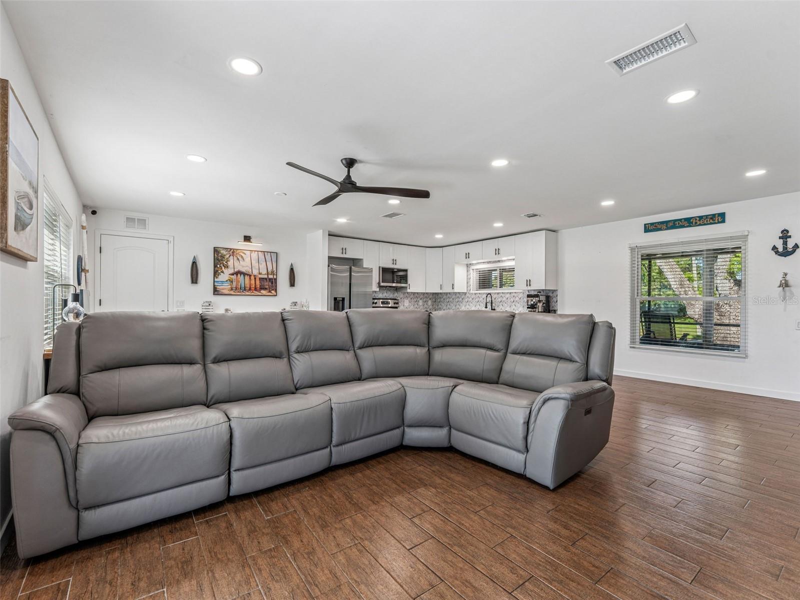 Image 12 of 37 For 9951 53rd Lane N