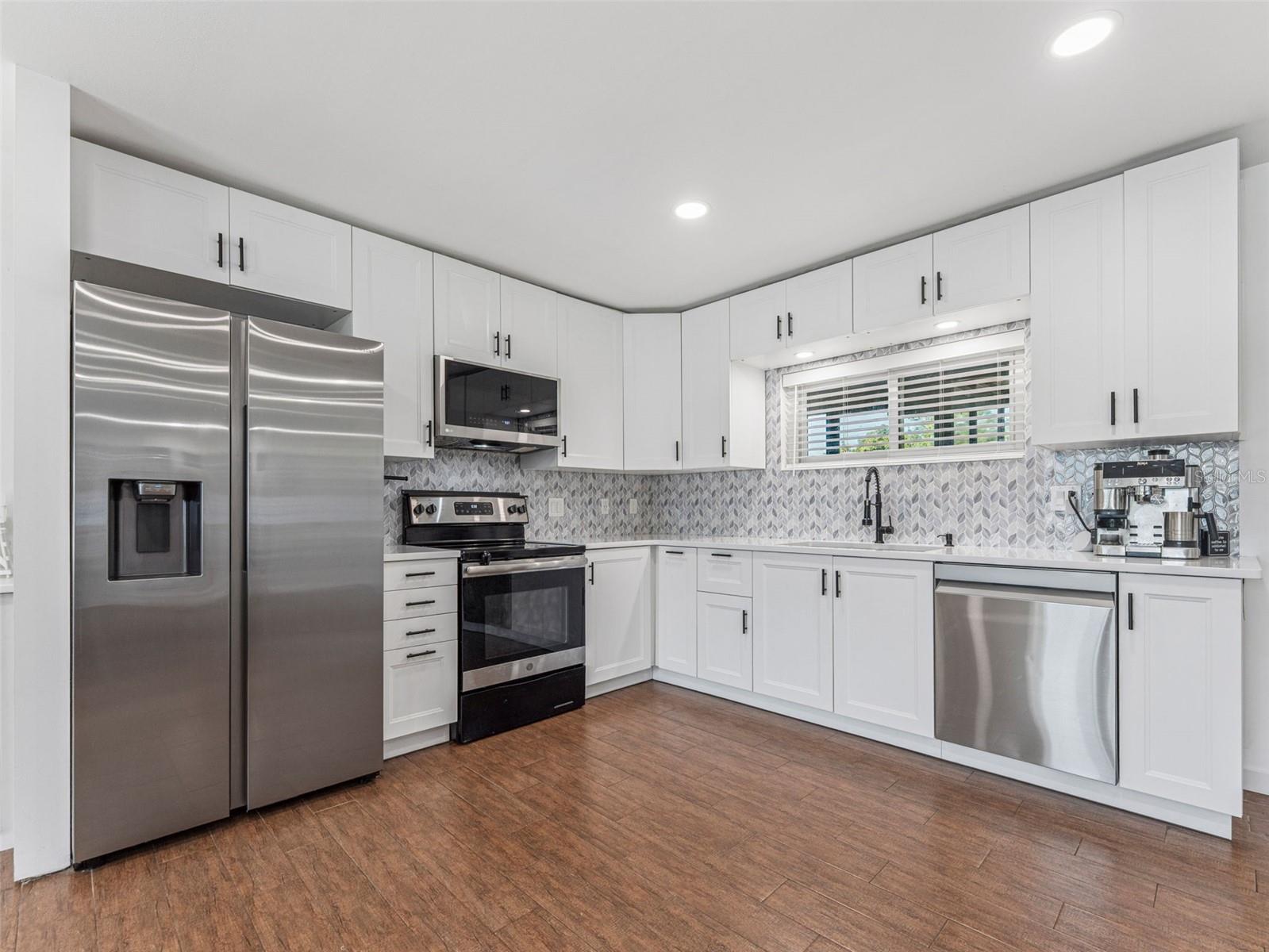 Image 15 of 37 For 9951 53rd Lane N