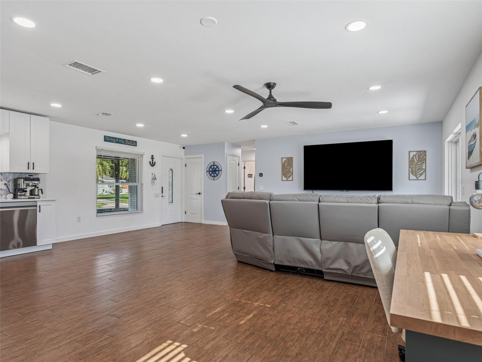 Image 7 of 37 For 9951 53rd Lane N