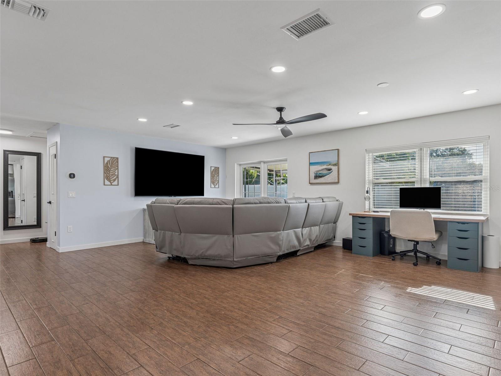 Image 8 of 37 For 9951 53rd Lane N