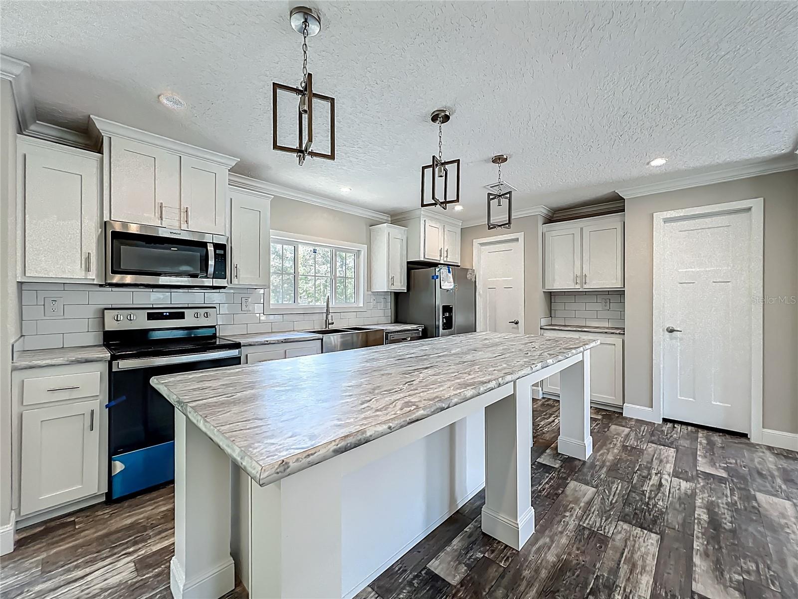 Image 15 of 50 For 11170 71 Street