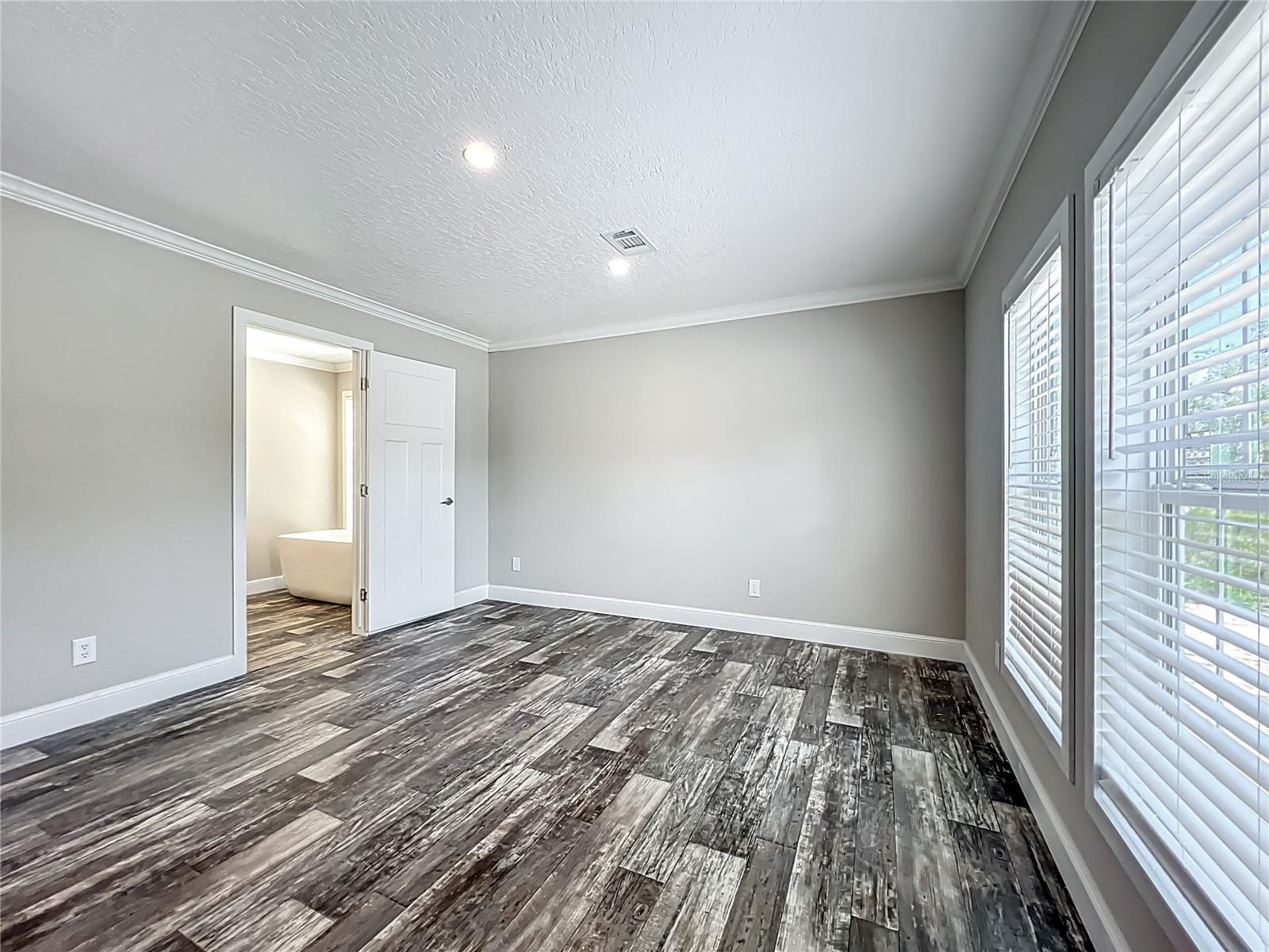 Image 19 of 50 For 11170 71 Street