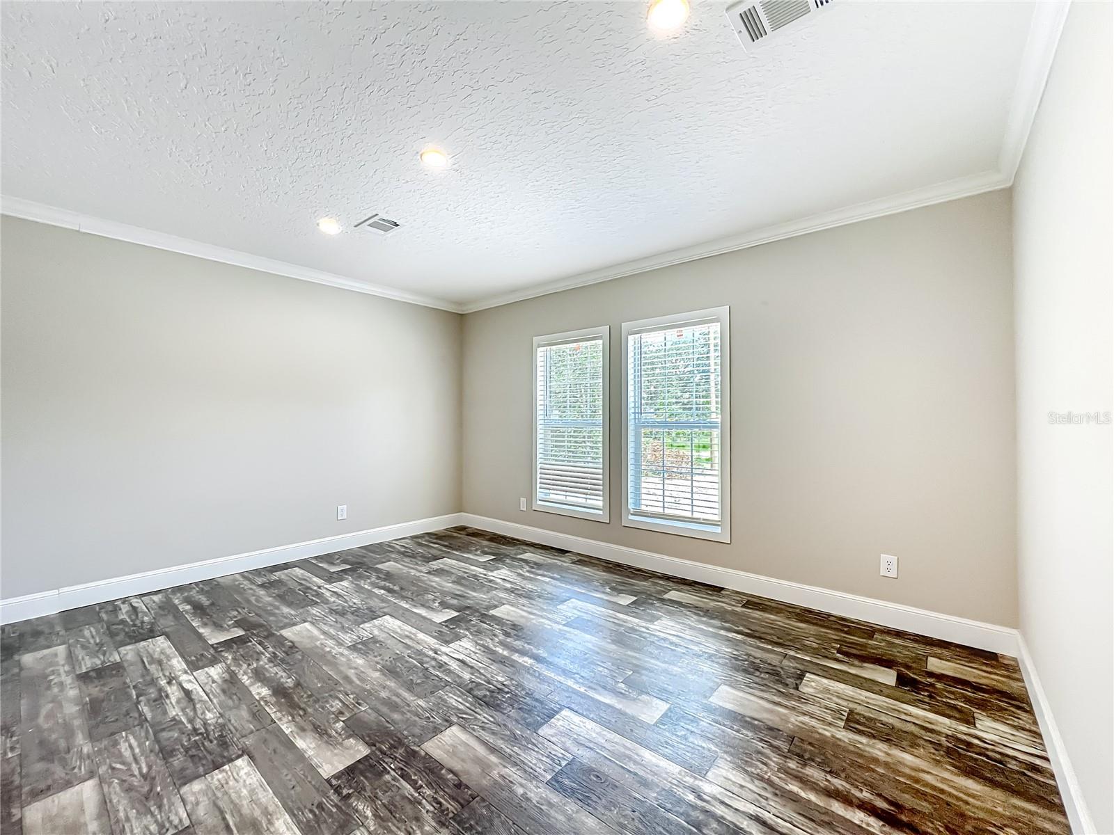 Image 20 of 50 For 11170 71 Street