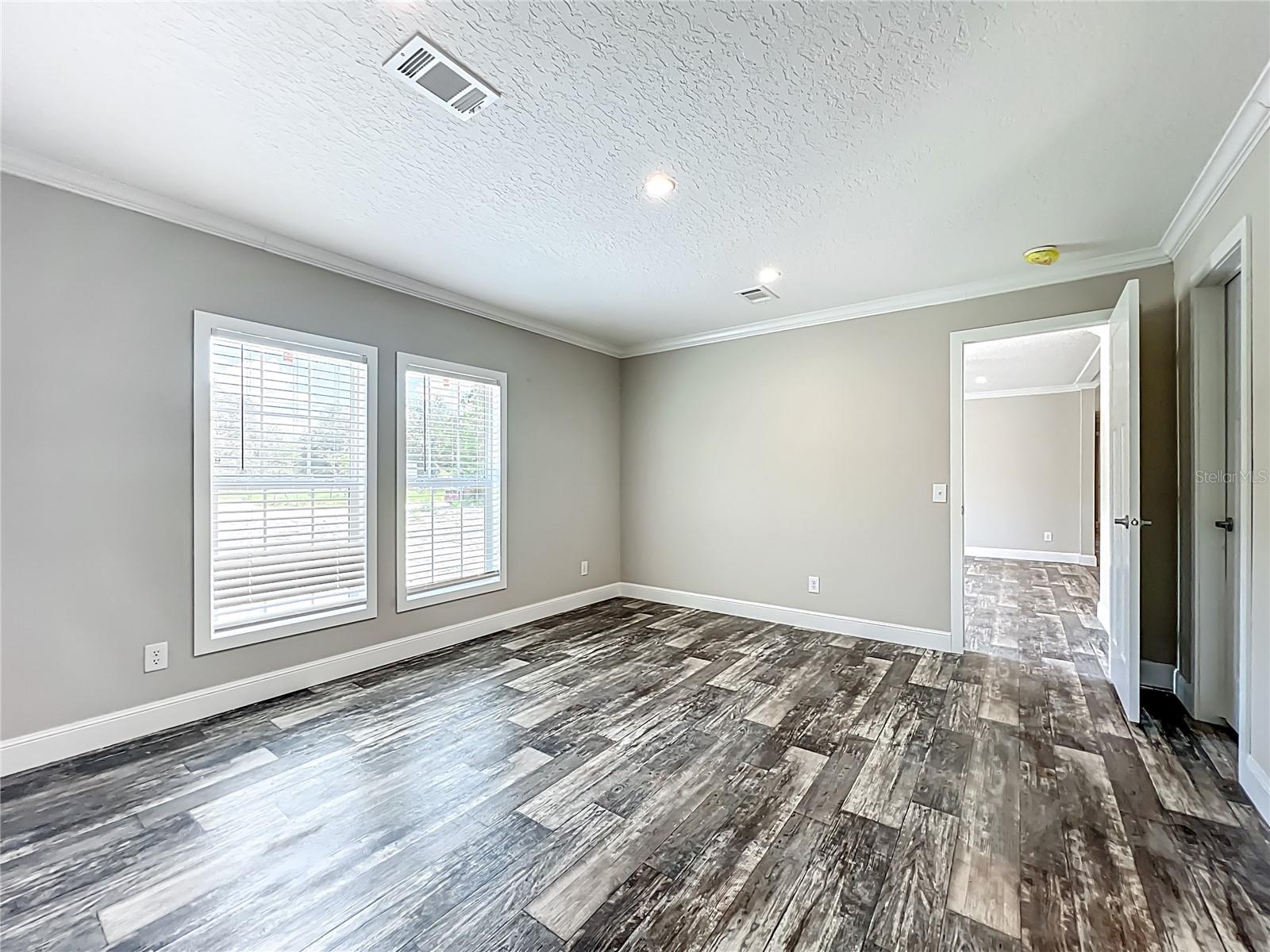Image 21 of 50 For 11170 71 Street