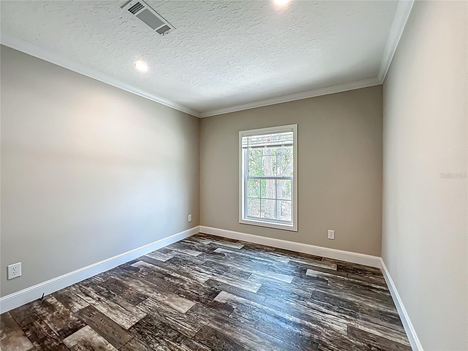 Image 31 of 50 For 11170 71 Street