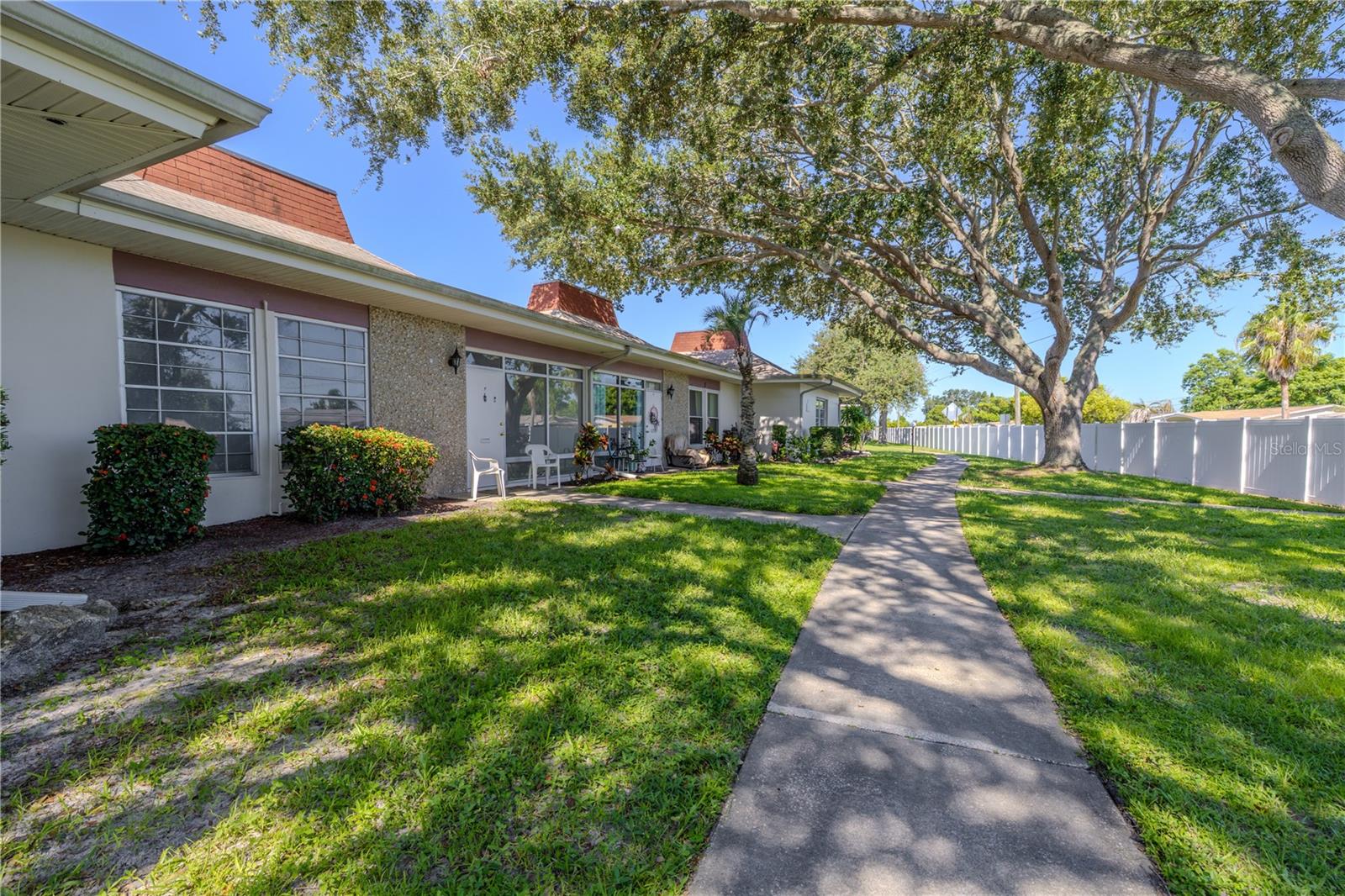 Image 20 of 30 For 4375 Tahitian Gardens Circle F