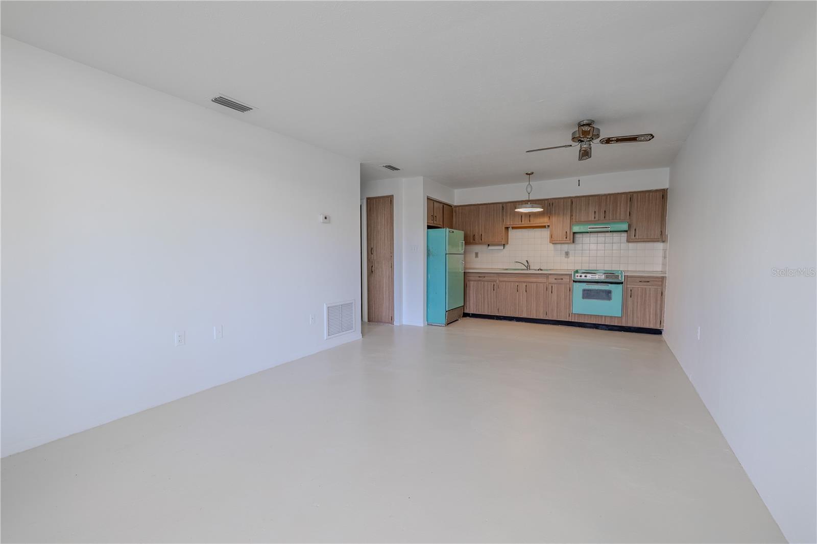 Image 4 of 30 For 4375 Tahitian Gardens Circle F