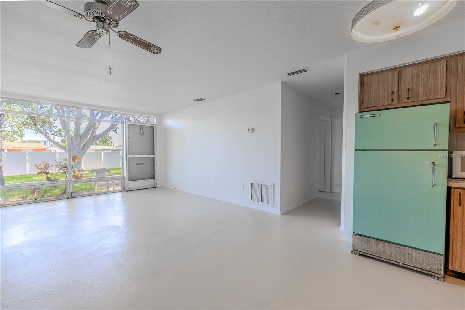 Image 8 of 30 For 4375 Tahitian Gardens Circle F