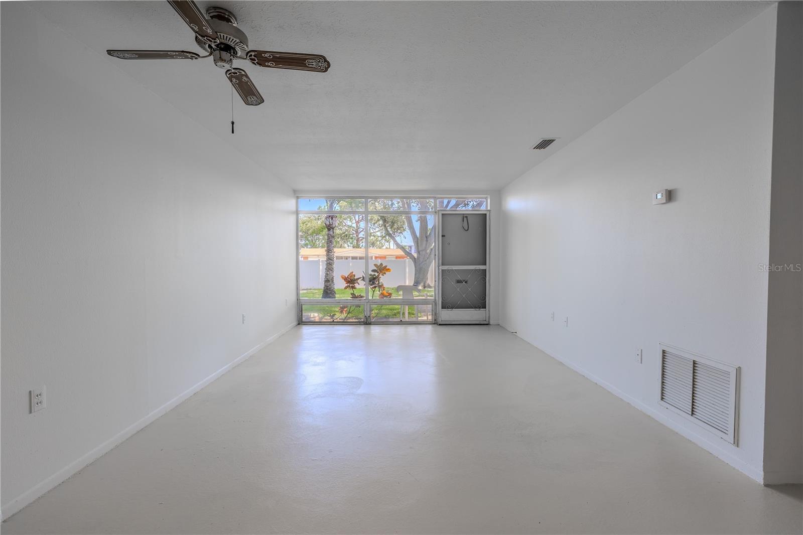 Image 9 of 30 For 4375 Tahitian Gardens Circle F